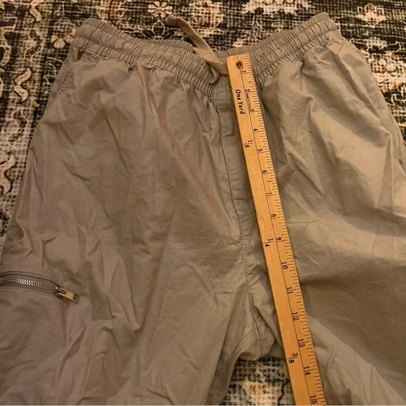 FRAME Poplin Trouser In Light Grey - Picture 7 of 9